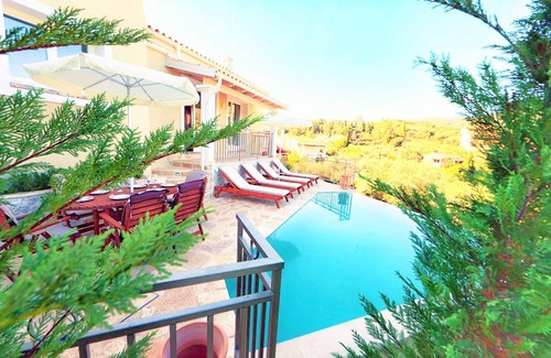 Kassiopi Villa | TheCassiusHillHouse Brand new Villa. Great offer , no need of car. Book now!