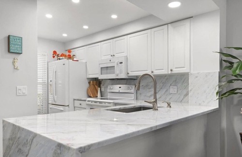 Plantation Condo | THEIR LOSS, YOUR GAIN! AVAILABLE JANUARY 1-31, 2026 ONLY 135 PER NIGHT! WOW!