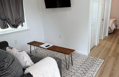 Dublin Cottage | Thelma - Fully Furnished 4 Person Cottage for short or mid-term stays