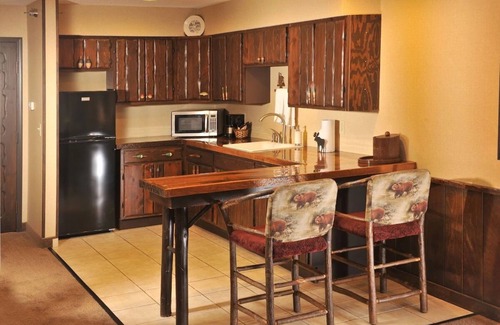 Onalaska Hotel | Theme Suite Mini Premier, Fireplace, Stoney Creek Onalaska | 2 Units