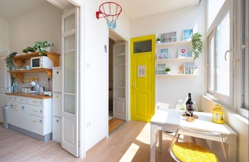 Penha de Franca Apartment | Themed Apartment in Lisbon’s Old Town – Ideal for Families & Digital Nomads