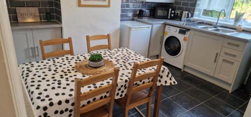 Tunstall House | Therence Accommodations can sleep up to 4 Guests in Chesterton, Stoke on Trent