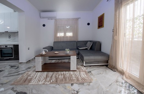 Ampelokipoi-Menemeni Apartment | Thessaloniki Luxe Suite, Chrysa's Private Getaway