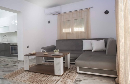 Ampelokipoi-Menemeni Apartment | Thessaloniki Luxe Suite, Chrysa's Private Getaway