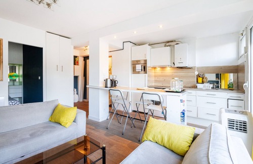 Saint Michel Apartment | Thierry's 1 bedroom flat with clim, wifi and parking at St Michel Station