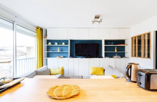 Saint Michel Apartment | Thierry's 1 bedroom flat with clim, wifi and parking at St Michel Station