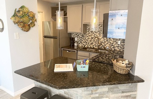 Corpus Christi Condo | Third floor condo with ocean views