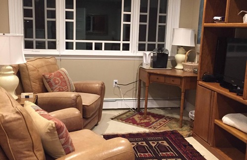Hull Bed & Breakfast | Third Floor Suite in waterfront Victorian on peninsula surrounded by ocean