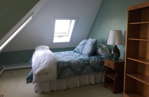 Hull Bed & Breakfast | Third Floor Suite in waterfront Victorian on peninsula surrounded by ocean