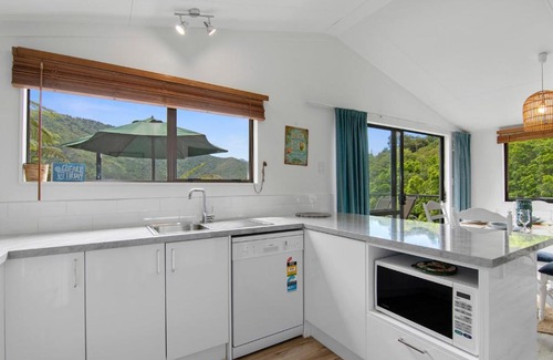 Havelock House | Thirsty Weta Belvue - Havelock Holiday Home