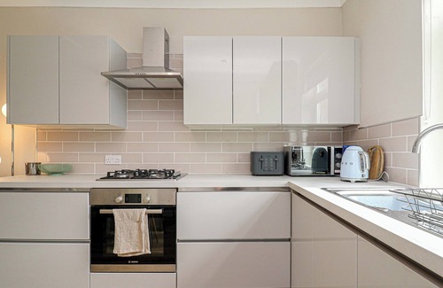 Helensburgh Apartment | This apartment is a 1 bedroom(s), 1 bathrooms, located in Argyll and Bute Council, Scotland.