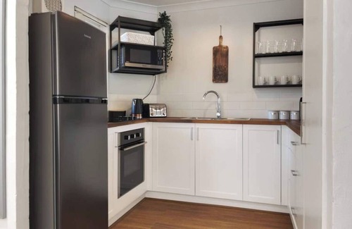 White Gum Valley Apartment | This apartment is a 2 bedroom(s), 1 bathrooms, located in Fremantle, WA.
