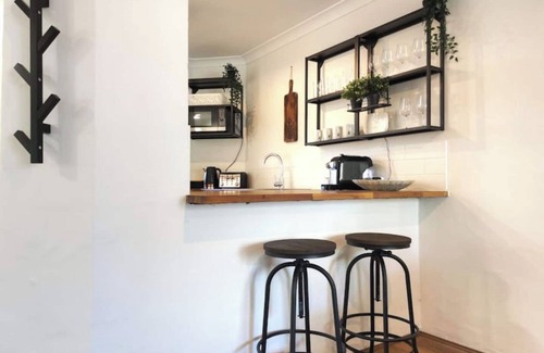 White Gum Valley Apartment | This apartment is a 2 bedroom(s), 1 bathrooms, located in Fremantle, WA.