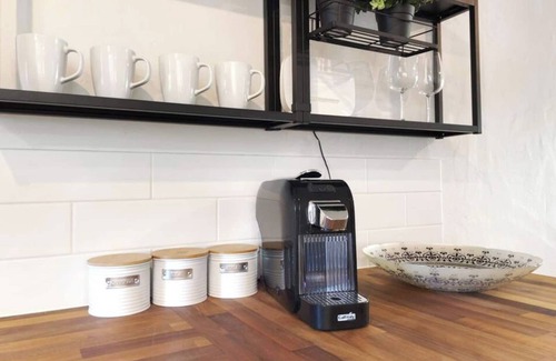 White Gum Valley Apartment | This apartment is a 2 bedroom(s), 1 bathrooms, located in Fremantle, WA.