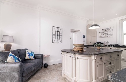 West Cliff Apartment | This apartment is a 3 bedroom(s), 2 bathrooms, located in North Yorkshire, England.