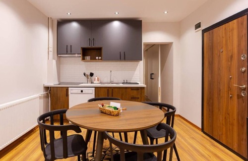 Sisli Apartment | This apartment is a 3 bedroom(s), 2 bathrooms, located in Şişli, İstanbul.