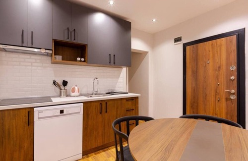 Sisli Apartment | This apartment is a 3 bedroom(s), 2 bathrooms, located in Şişli, İstanbul.