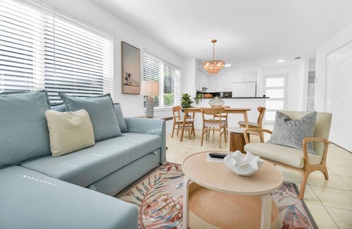 Boca Raton Apartment | This apartment is a 2 bedroom(s), 2 bathrooms, located in Boca Raton, FL.