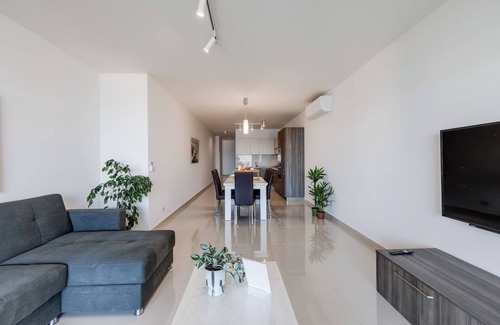 Għadira Apartment | This apartment is a 3 bedroom(s), 3 bathrooms, located in Il-Mellieħa, null.