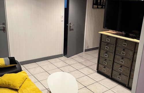 Hohwiller Apartment | This apartment of 45 m in the basement of my house ceilings do not exceed 2 m