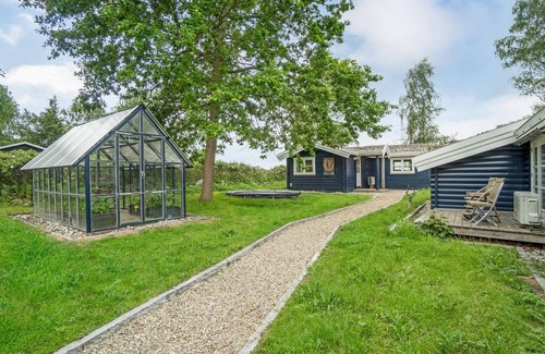 Frederikssund Municipality House | This atmospherically furnished holiday home is located in an idyllic area close to the marina.