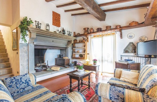 Scarperia House | This beautiful and tastefully furnished vacation villa is located in the green hills of Mugello, rea