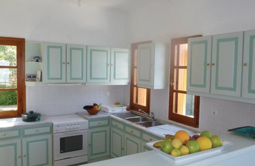 Afissos House | This beautiful villa on two floors offers two bedrooms and a large living room.