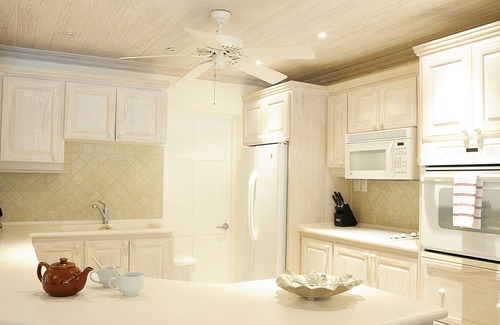 Dunscombe House | This beautifully decorated 3 Bedroom 3 bathroom Duplex Villa next to Apes Hill Polo Club