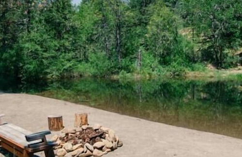 Cave Junction Cabin | This cabin is located in a campground/RV Park