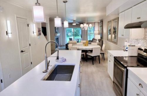 Saugatuck House | This Charming 2 bed condo is next to downtown Saugatuck and includes a pool!