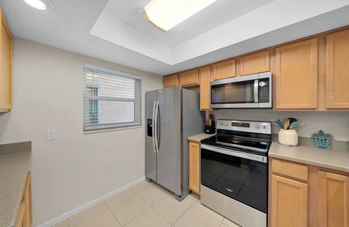 Cocoa Beach Condo | This condominium is a 2 bedroom(s), 2 bathrooms, located in Cocoa Beach, FL.