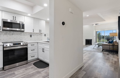 South Scottsdale Condo | This condominium is a 2 bedroom(s), 2 bathrooms, located in Scottsdale, AZ.