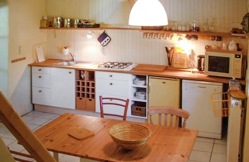 Mirandol-Bourgnounac House | This cosy stone house is situated in an idyllic location in a forest and close to the river Vaur.