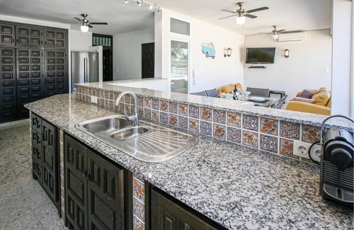 Crevillente House | This dreamlike 3-bedroom vacation terraced house convinces with an equipment that considers every de