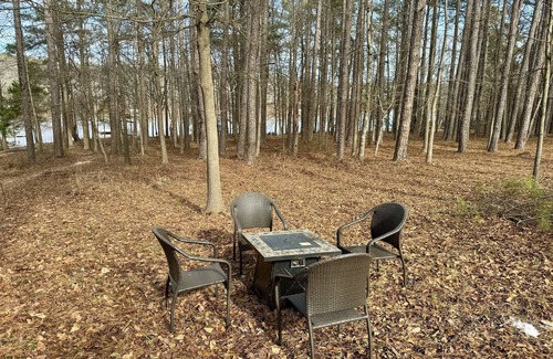 Hartwell House | This gorgeous lakefront home with beautiful seasonal views