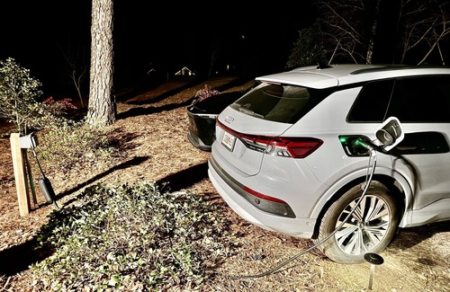 Hartwell House | This gorgeous lakefront home with beautiful seasonal views