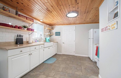 Paw Paw Lake House | This house is a 2 bedroom(s), 1 bathrooms, located in Coloma, MI.