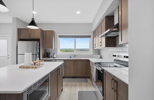 Southeast Calgary House | This Home is 3 BR 2.5 baths in Calgary near river trails,Golf & Spruce Meadowsn