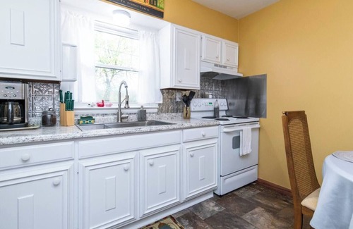 Georgetown House | This house is a 2 bedroom(s), 1 bathrooms, located in Georgetown, KY.