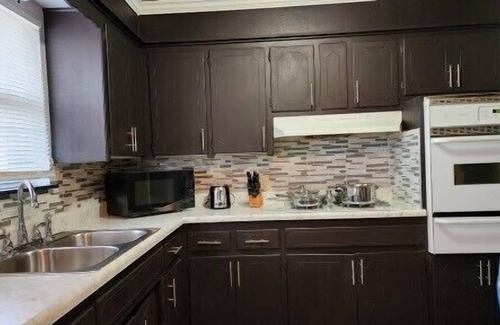 Del City House | This house is a 2 bedroom(s), 1 bathrooms, located in Del City, OK.