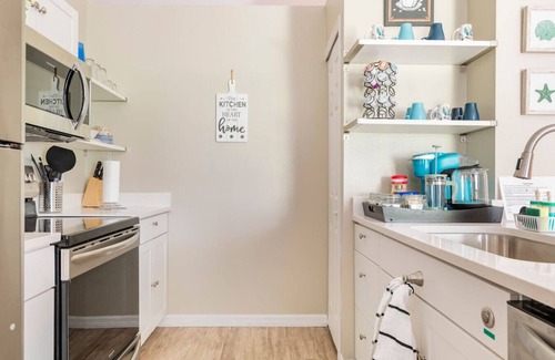 Port Malabar House | This house is a 3 bedroom(s), 2 bathrooms, located in Palm Bay, FL.