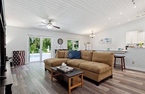 Old Orchid House | This house is a 3 bedroom(s), 2 bathrooms, located in Vero Beach, FL.