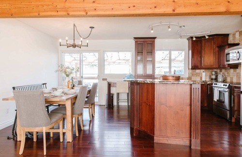 Central Okanagan House | This house is a 3 bedroom(s), 2 bathrooms, located in Kelowna, BC.