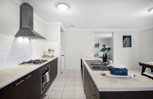 Sanctuary Lakes House | This house is a 4 bedroom(s), 2 bathrooms, located in Point Cook, VIC.