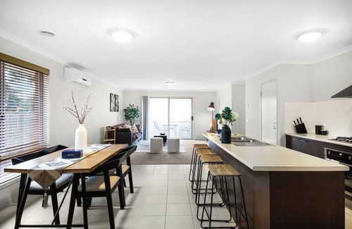 Sanctuary Lakes House | This house is a 4 bedroom(s), 2 bathrooms, located in Point Cook, VIC.