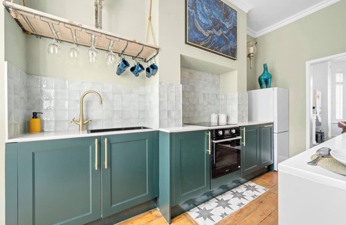 Salford House | This house is a 4 bedroom(s), 3 bathrooms, located in Manchester, England.