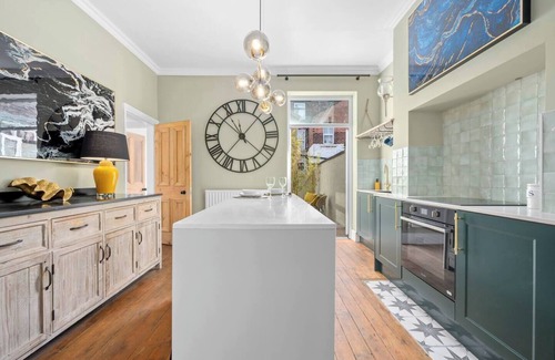 Salford House | This house is a 4 bedroom(s), 3 bathrooms, located in Manchester, England.