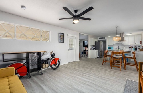 New Papago Parkway House | This house is a 4 bedroom(s), 2 bathrooms, located in Scottsdale, AZ.