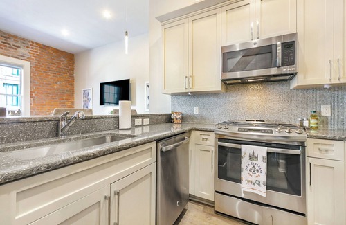 Central Business District Condo | ⚜️THIS IS IT! Downtown Location & Luxury GLAM MEETS HISTORIC CHARMER LG Balcony City Views!