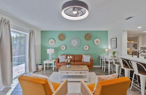 Seminole House | This is the ONE! 3 King Beds - Heated Pool - 7 Min to Beach - Garage Game Room